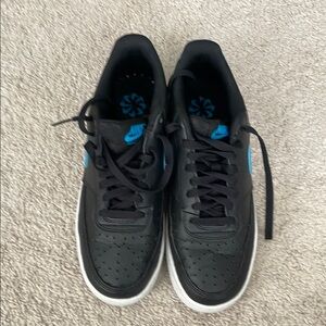 Men’s size 9 Nike Court Vision Low